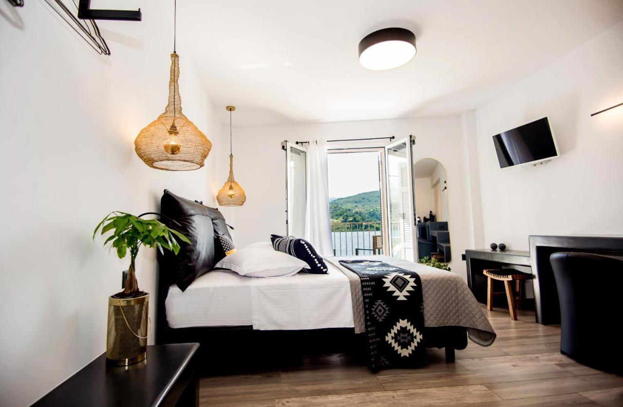 A & B Minimal Suite Ιι With Sea View In Argostoli ภายนอก รูปภาพ